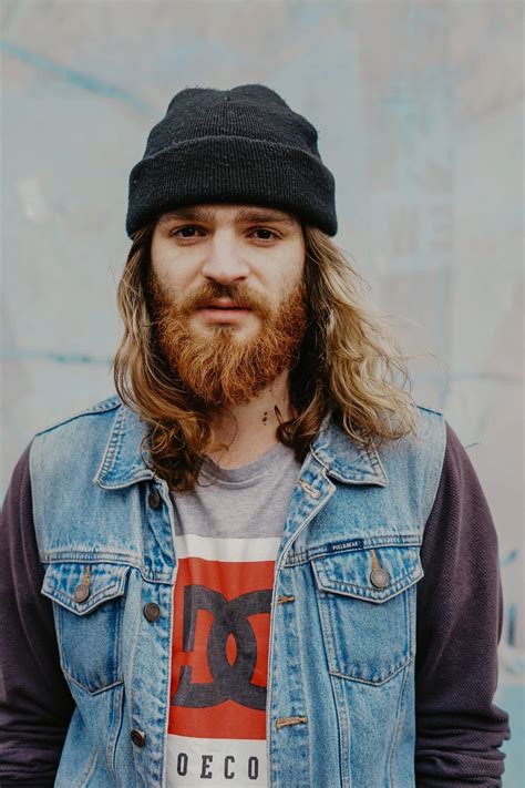 [100+] Men Hair Style Pictures | Wallpapers.com