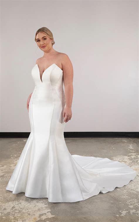 Modern Sexy Refined Plus Size Mermaid Wedding Gown