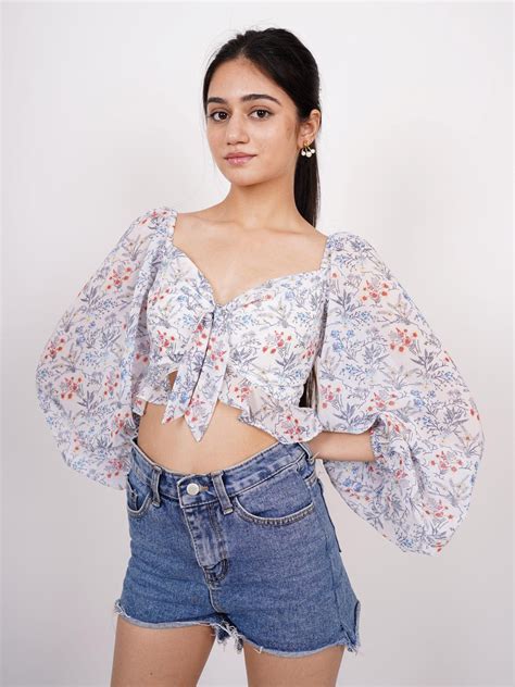 Deep neck full sleeves Crop Rebecca Top – BurgerBae