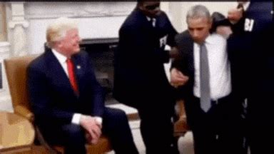 ओबामा को कॉलर पकड़ गिराया, हथकड़ी लगाई…देखिए ट्रंप ने भी हद कर दी ...