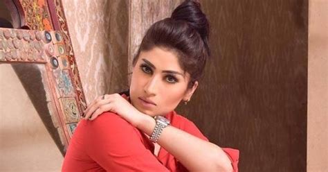 Policeman investigating Qandeel Baloch's murder suspended for ...