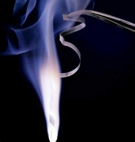 WHAT IS REDOX REACTION ? WHAT A MAGNESIUM RIBBON BURNs in air with a ...