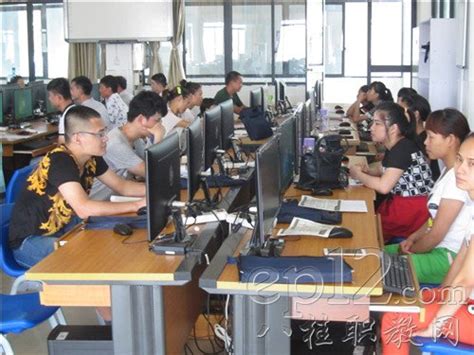 253名残疾人暑假到柳州市一职校参加职业技能培训_广西八桂职教网--有职教的地方就有我们!