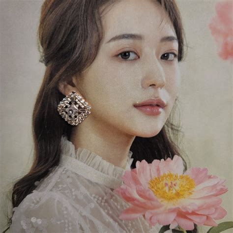 Square Halo Stud Earrings - Gold – Jenna's Korea