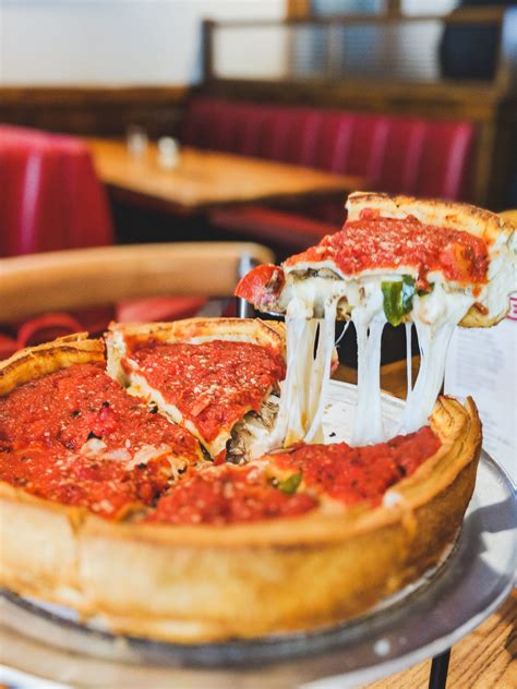 Chicago deep-dish style pizza deep dish pizza style: the bulky pie ...