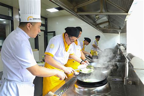 一个月厨师速成培训班学费多少_学厨师_陕西新东方烹饪学校