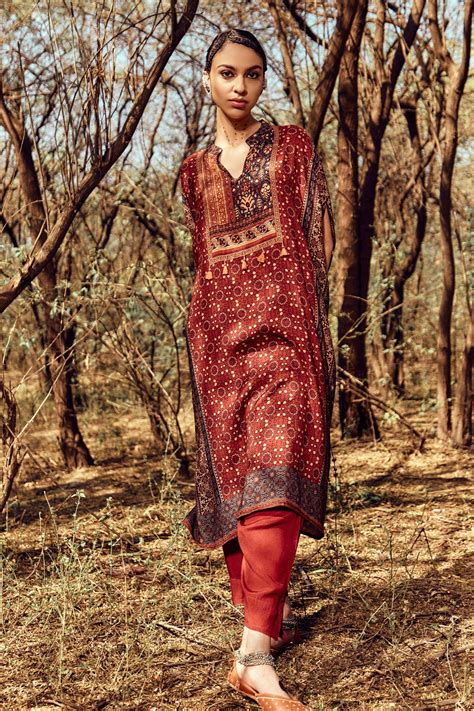 Maroon Printed Kaftan Set – SABHYATA CLOTHING