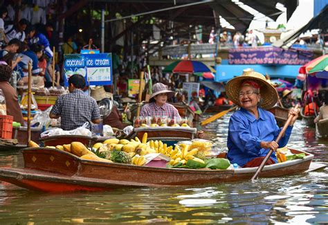 最炫打卡地-泰国的水上市场，这么热的天气更是一道亮丽的风景线。|水上市场|打卡|风景线_新浪新闻