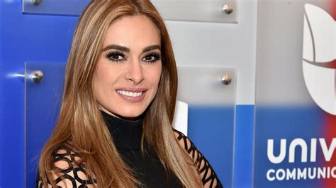 Pictures of Paloma Guzmán