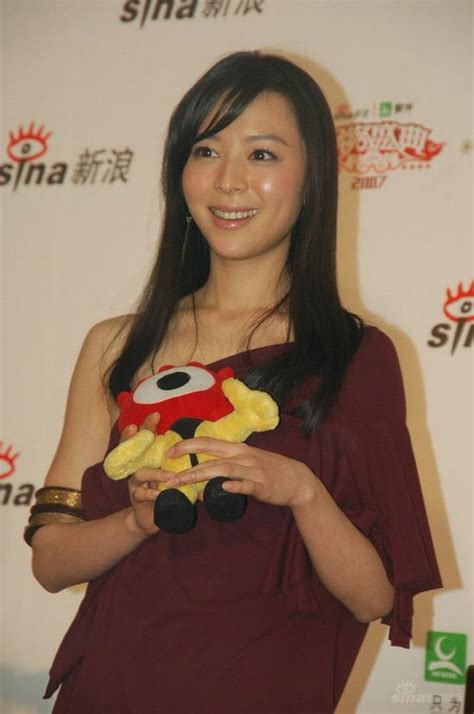 张静初 ( 原名张静)，1980年2月2日出生于福建永安，中国内地女演员，毕业于中央戏剧学院导演系。