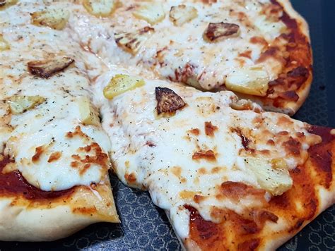 Maryam's Culinary Wonders: 1343. Ananas Pizza