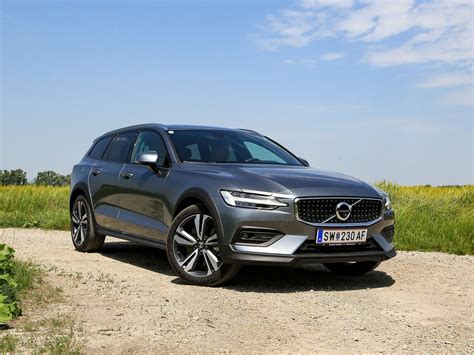 Foto Volvo-V60-Cross-Country-D4-AWD-Geartronic-Testbericht-026.jpg vom Artikel Testbericht ...