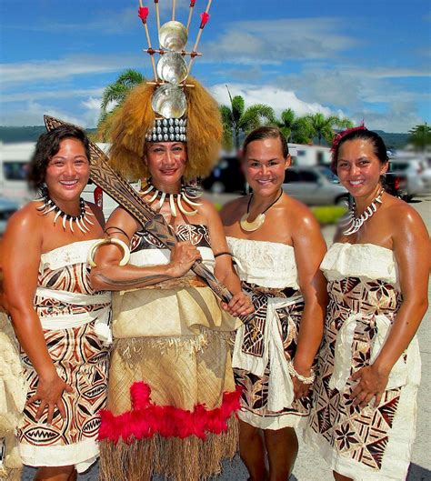 Samoan taupou and women Samoan People, Polynesian People, Polynesian ...
