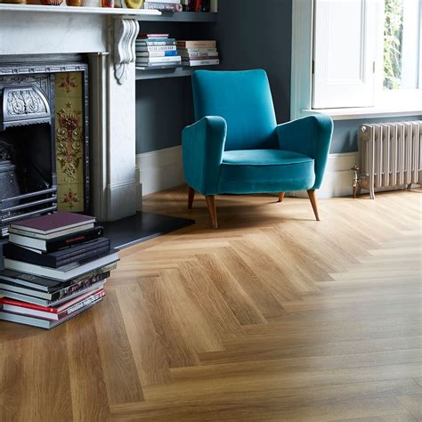 Buy Amtico Spacia Honey Oak Herringbone | Best prices | Vincent Flooring