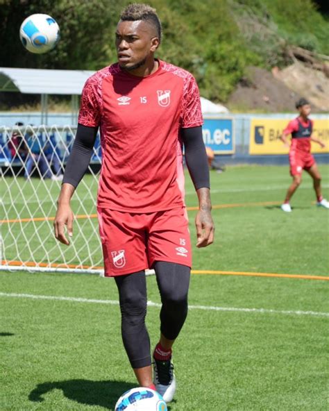Universidad Católica del Ecuador 2025 Training 2 Shirt