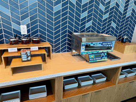 Inside the New Alaska Airlines Lounge at SFO - NerdWallet
