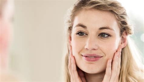7 Most Common Home Remedies To Use for Sunburn on Face - lifeberrys.com
