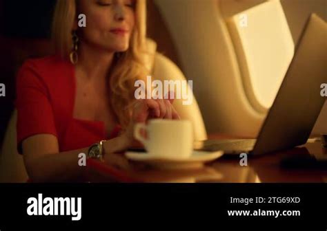 Banker Using Computer 的图像结果