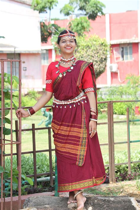 Traditional and comfortable ️: Women of Chhattisgarh wear saree known ...