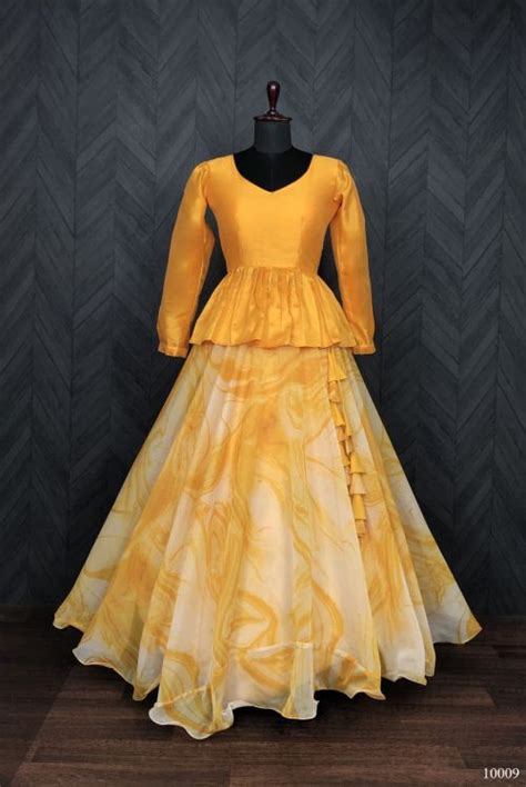 Wholesale Lehenga - Designer Lehenga manufacturer & Supplier from Surat