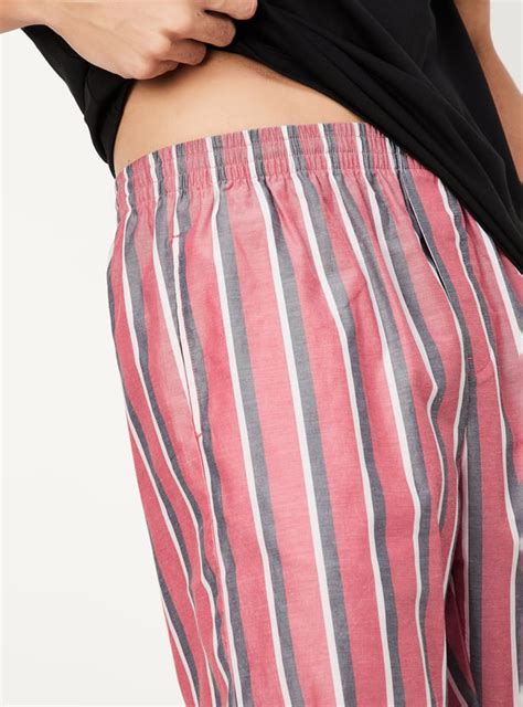 Buy Men Checked Lounge Shorts Online at just Rs. 399.0 - 1000014178789 ...