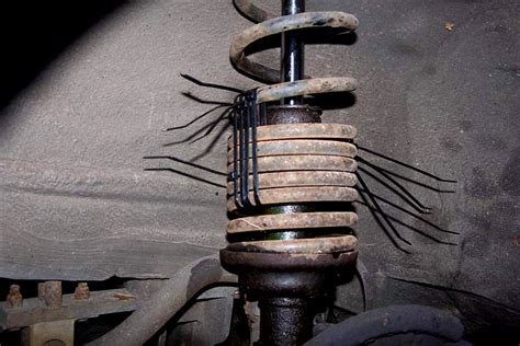 How to Use a Coil Spring Compressor for a 1996 GMC 1500 2WD 的图像结果