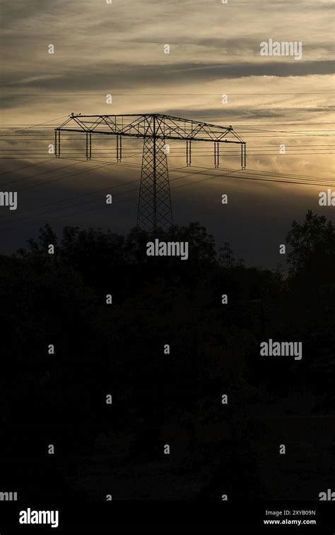 Overhead Power Line 的图像结果