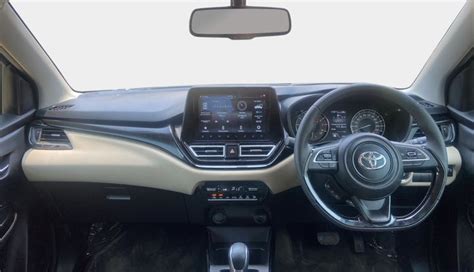 Certified Used 2023 Toyota Glanza V AMT | 5,827 Kms - CARS24