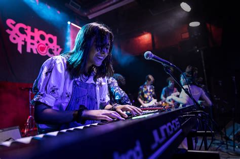 Tips on How to Play a Keyboard in a Rock Band | School of Rock