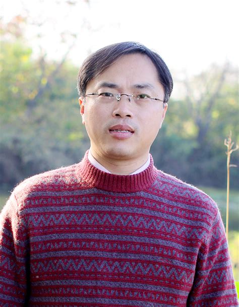 Feihe Huang wins Cram Lehn Pedersen Prize 2015 – Chemical ...