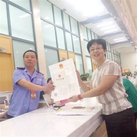 贵州省颁发首张“十八证合一”营业执照！办理人：前天签字，今天拿证，太便捷