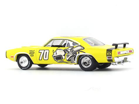 1970 Dodge Super Bee 440 yellow 1:64 M2 Machines diecast scale car ...