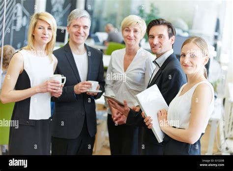 Group of Happy Business People 的图像结果