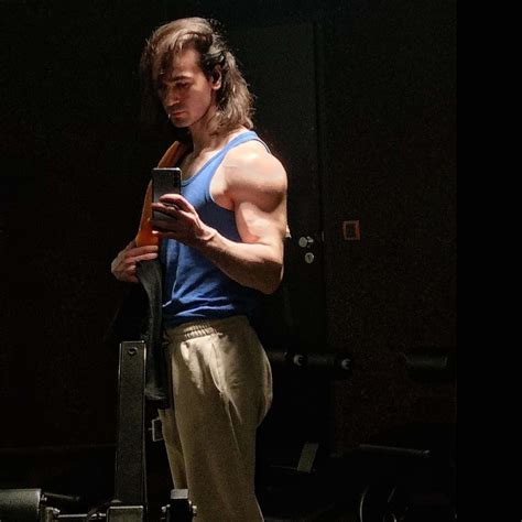 18 month transformation 62kg (136lbs) - 79kg (174lbs) 185cm (6ft1) feel ...