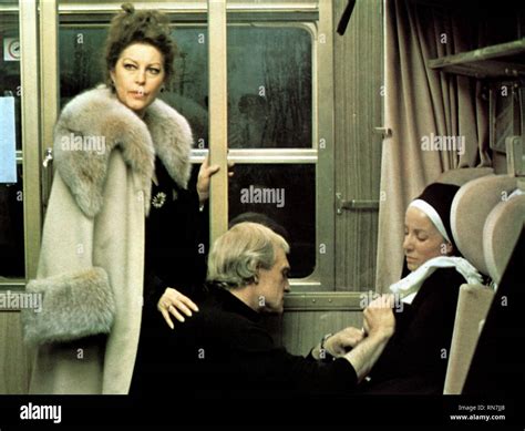 GARDNER,HARRIS,GOODWIN, THE CASSANDRA CROSSING, 1976 Stock Photo - Alamy