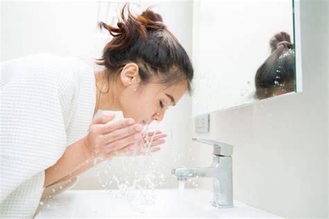 manfaat cuci muka dengan air cucian beras