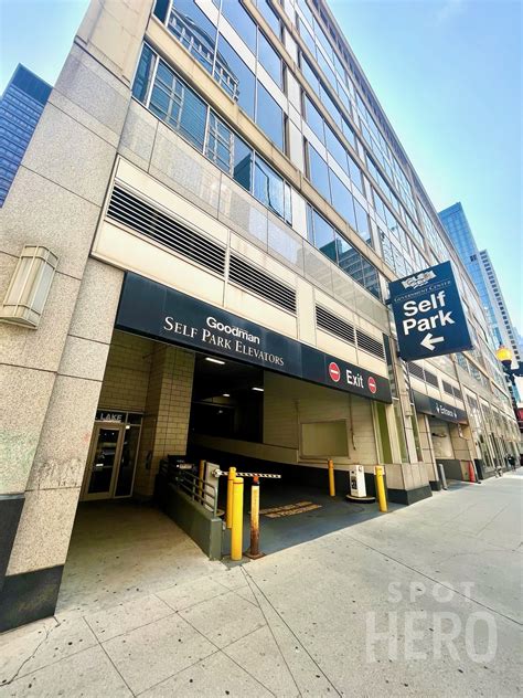 Chicago Theatre Parking | SpotHero