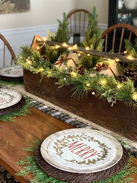Rustic Farmhouse Christmas Table Decor Ideas: Cozy Holiday Table ...