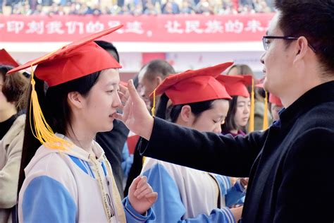 十八壮志行，成年亦乘风 郑州九中举行2023届高三学生十八岁成人仪式 - 郑州市第九中学