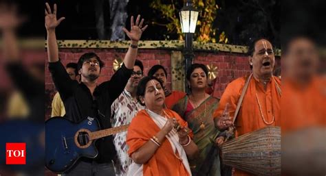 Khorkuto: Mukherjee family tries a unique way to convince Gungun ...