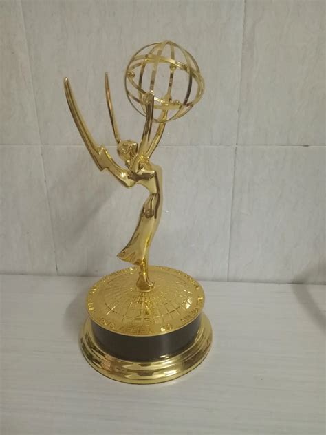 DHgate.com:28cm National Emmy Awards Metal Emmy Trophy Replica Zinc ...