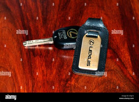 How to Open Lexus Key FOB 的图像结果