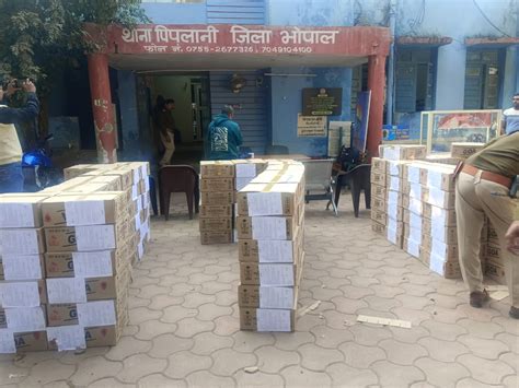 Piplani police lay hands on man transporting illicit liquor