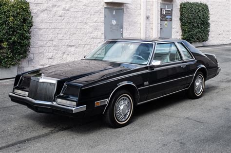 1982 Chrysler Imperial Catalog and Classic Car Guide, Ratings and Features - Metro Moulded Parts Inc