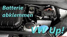 vw golf 5 batterie batterie abklemmen beim vw up disconnect the battery vw vw golf 5 batterie batterie abklemmen beim vw up disconnect the battery vw