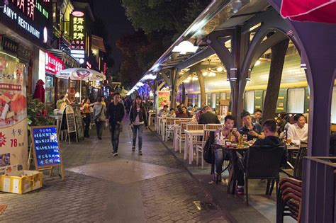 【携程攻略】上海老外街101景点,里面由各国的酒吧和美食，几乎都是老外去，很有特色。我去的时候去了…