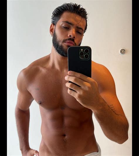 Foto: Gabriel Fuentes revelou receber com frequência pedidos ousados de fãs - Purepeople