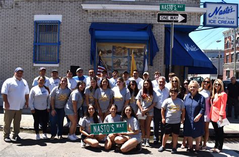 NEWARK, NJ | Nasto’s Ice Cream Co. tem rua dedicada no Ironbound ...