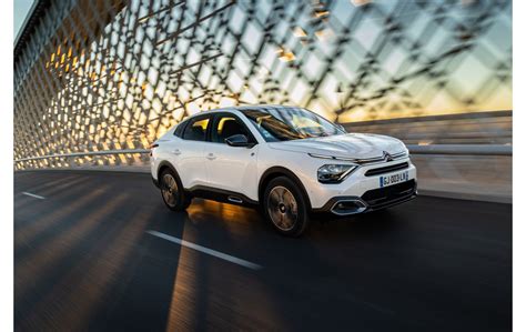 DISFRUTAR DEL VERANO SACANDO EL MEJOR PARTIDO AL CITROËN Ë-C4 X ...