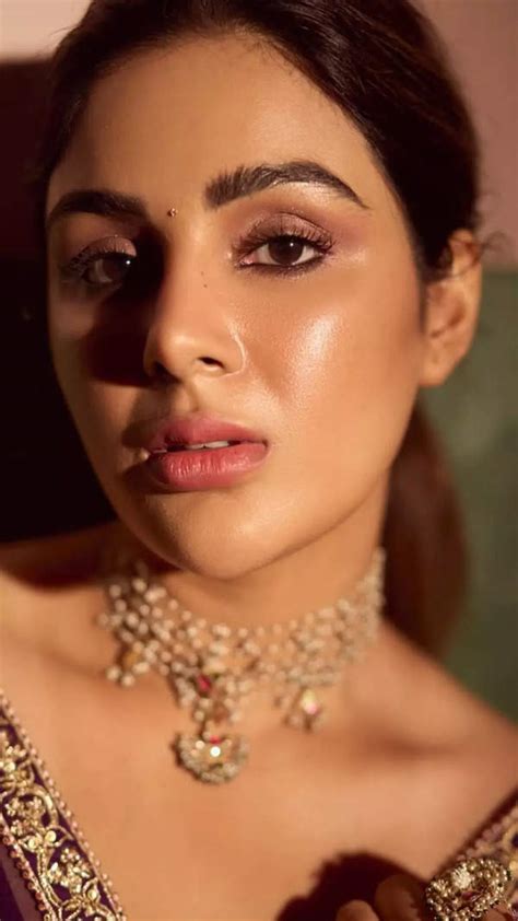 Bollywood actresses who impressed with their belly dancing